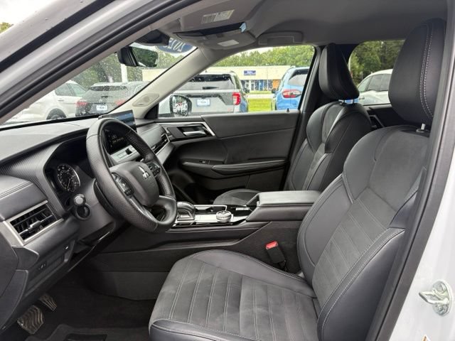 Used 2025 Mitsubishi Outlander SE FWD image 9