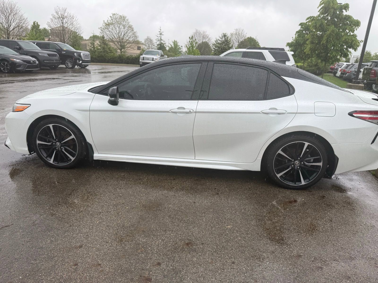 Used 2020 Toyota Camry XSE FWD image 8
