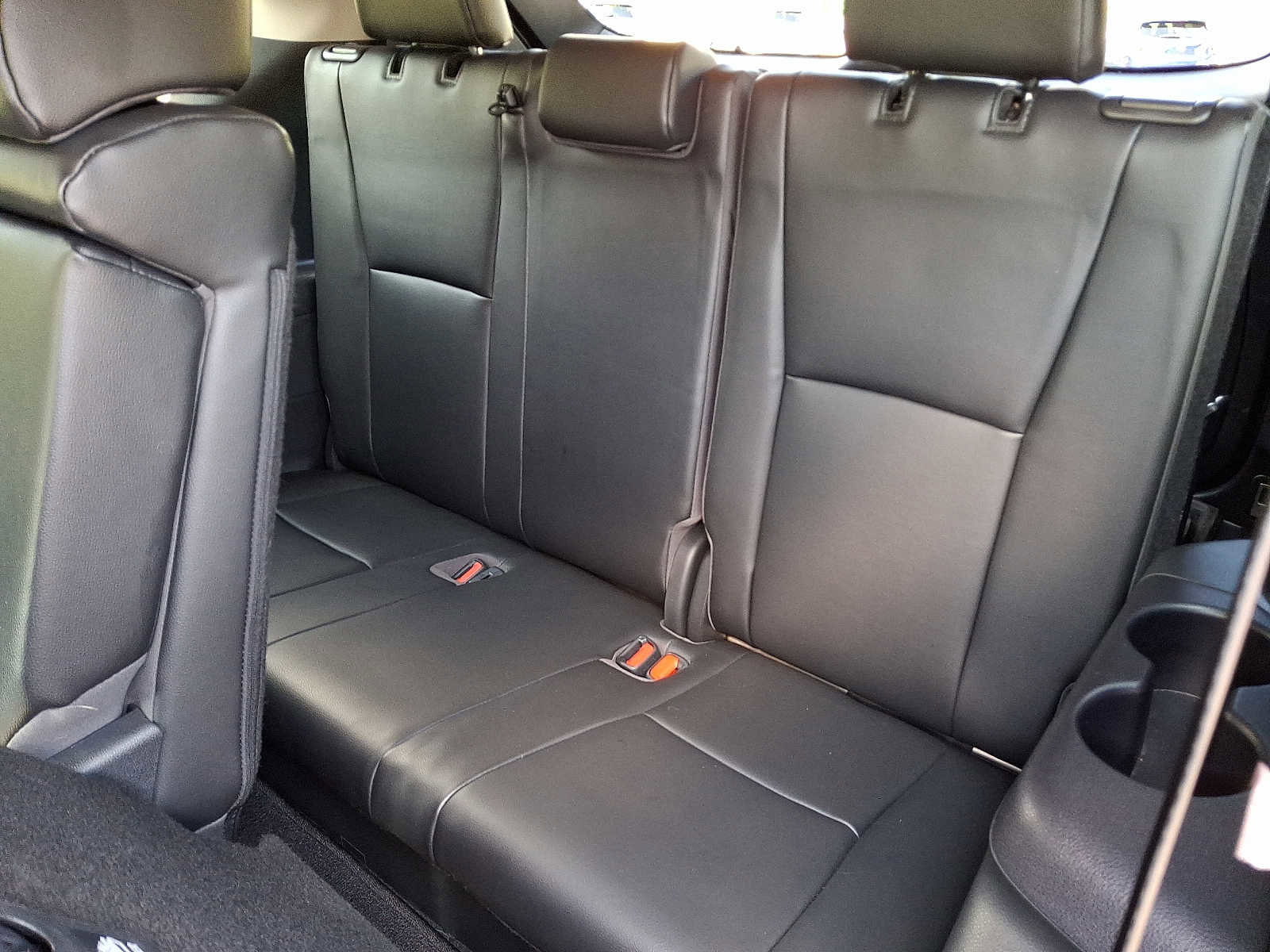 Used 2022 Toyota Highlander XLE image 11