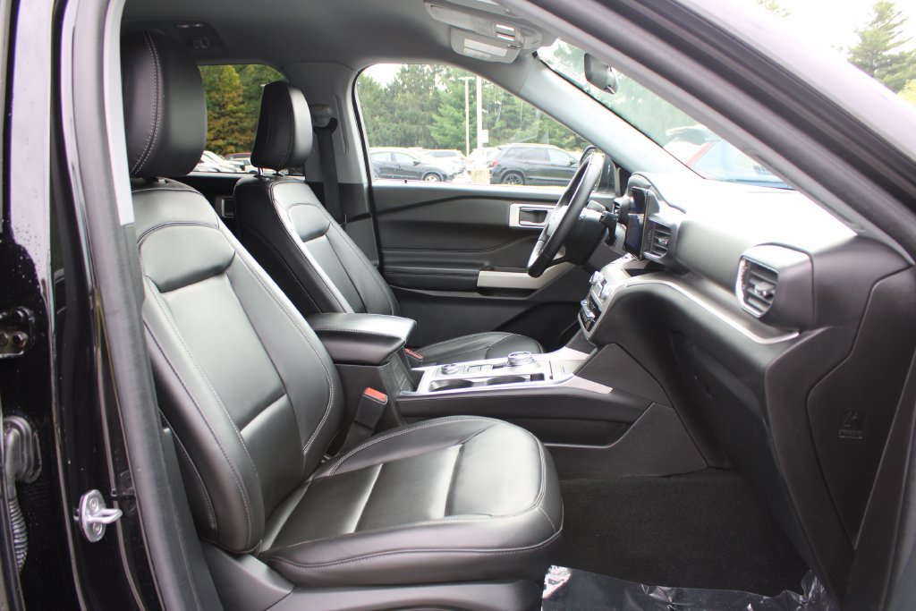 Used 2023 Ford Explorer XLT w/ Equipment Group 202A AWD/4WD image 14