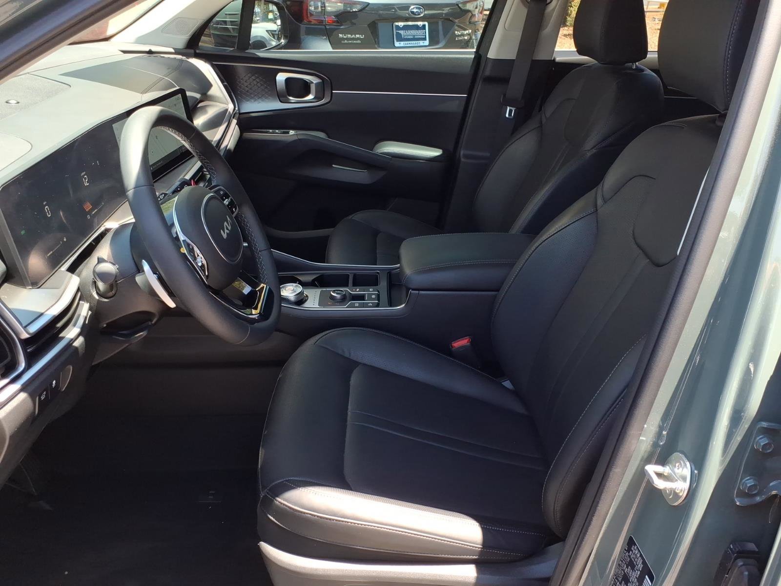 Used 2025 Kia Sorento EX AWD/4WD image 12