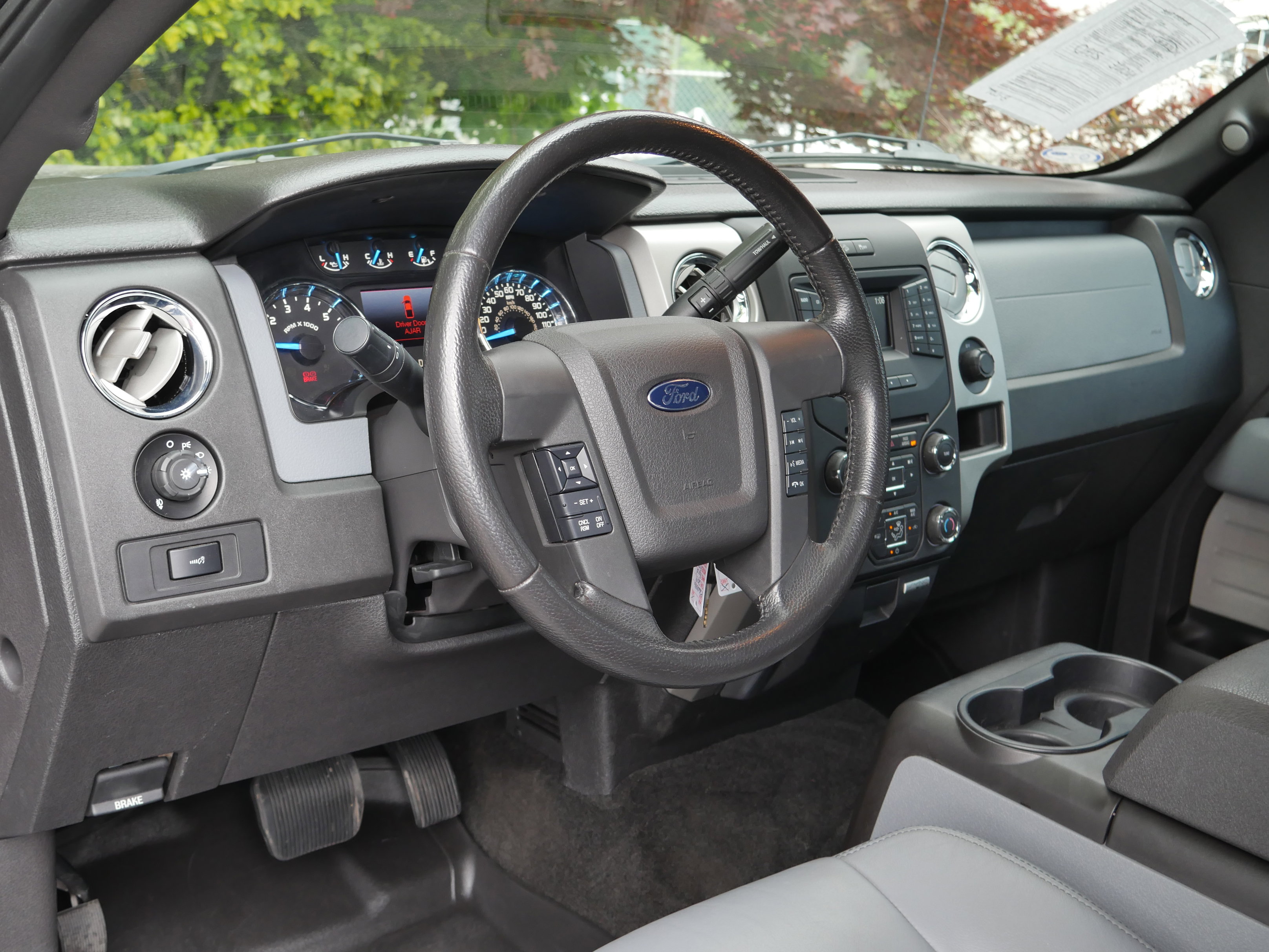Used 2014 Ford F150 XLT w/ Equipment Group 302A Luxury AWD/4WD image 4