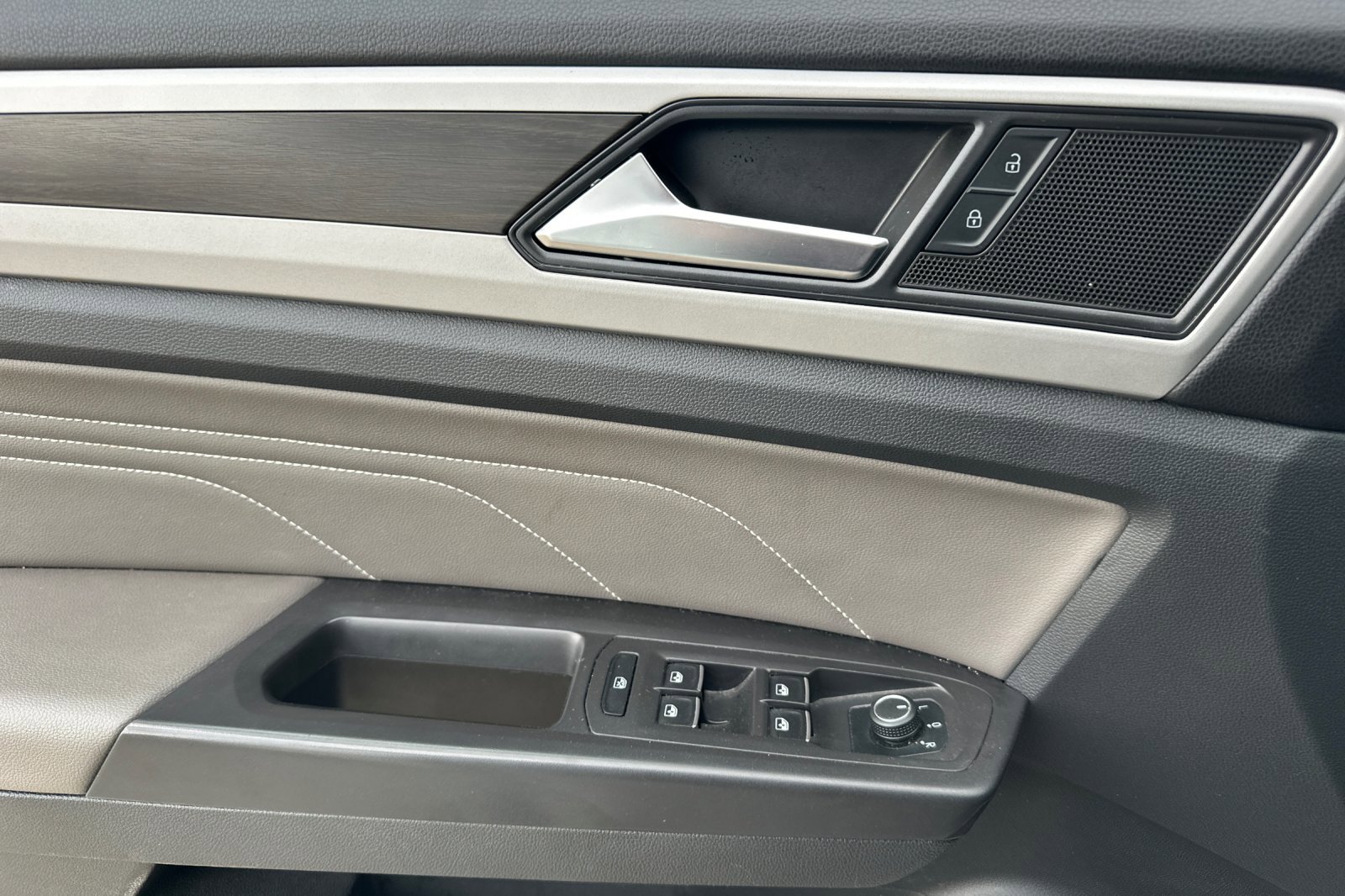 Used 2023 Volkswagen Atlas SE image 11