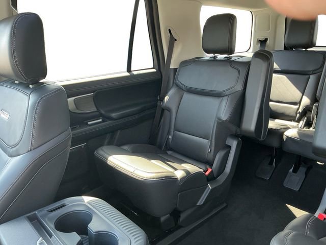 Used 2025 Ford Expedition Platinum image 16