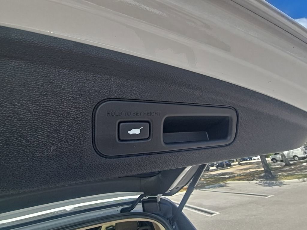 Used 2023 Acura MDX FWD image 32