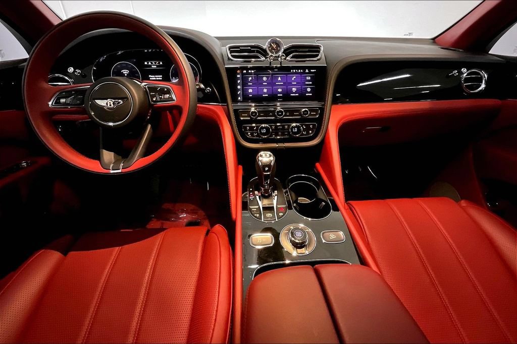 Used 2022 Bentley Bentayga AWD/4WD image 22