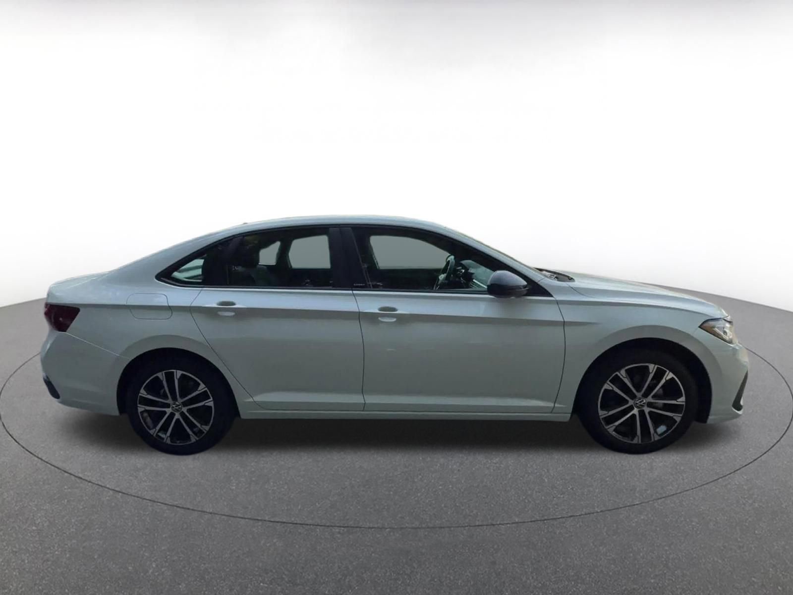 Used 2025 Volkswagen Jetta Sport FWD image 16
