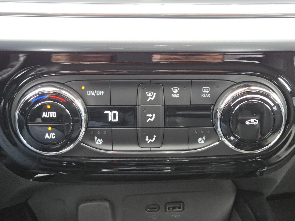 New 2026 Chevrolet Trax LT w/ LT Convenience Package FWD image 34