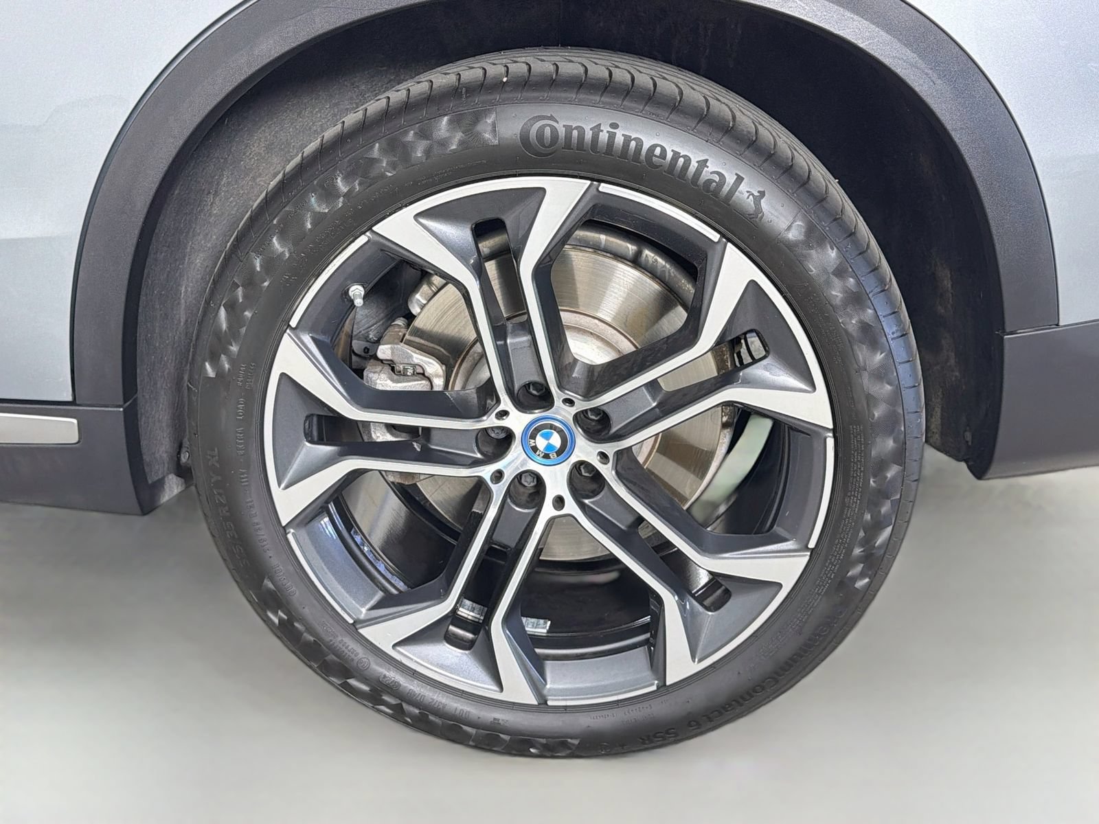 Used 2024 BMW X5 xDrive50e w/ Executive Package AWD/4WD image 32