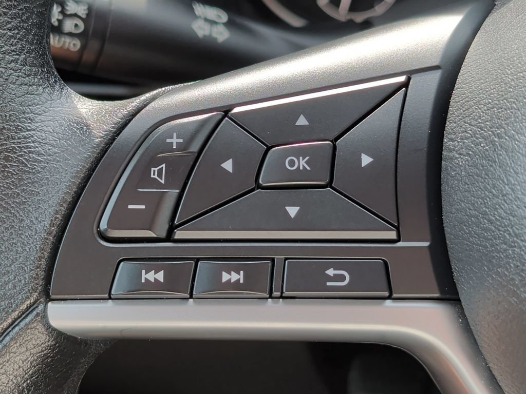 Used 2025 Nissan Altima 2.5 SV FWD image 12
