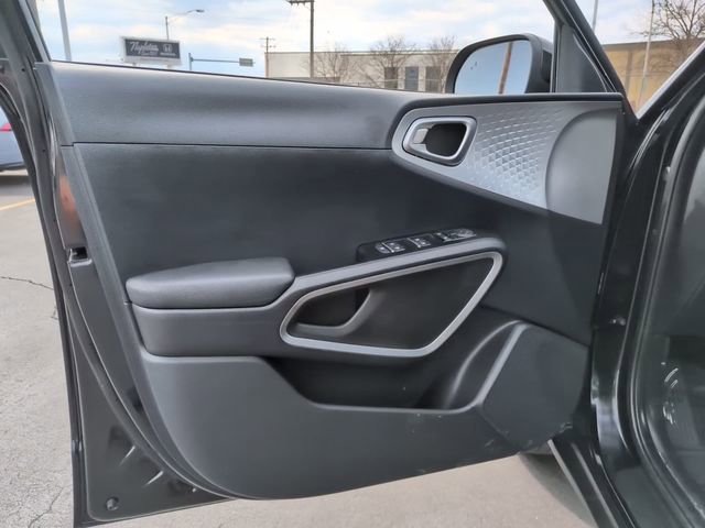 Used 2025 Kia Soul LX image 17