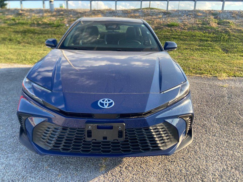 Used 2025 Toyota Camry SE FWD image 3