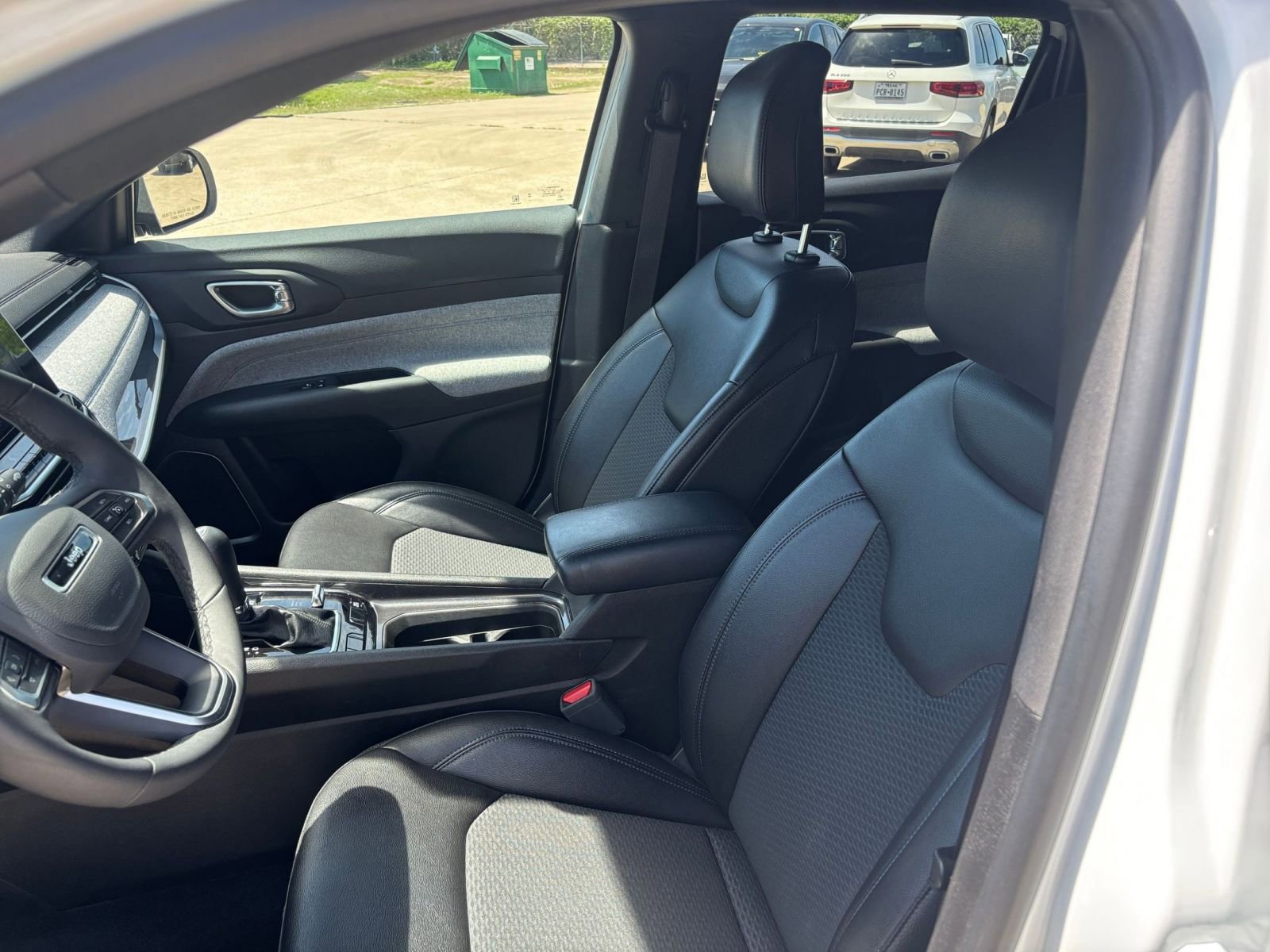 Used 2025 Jeep Compass Latitude image 25