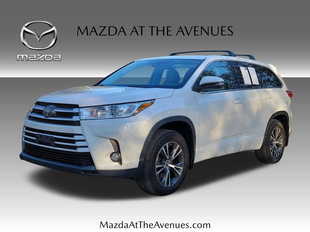 Used 2017 Toyota Highlander Plus video 4