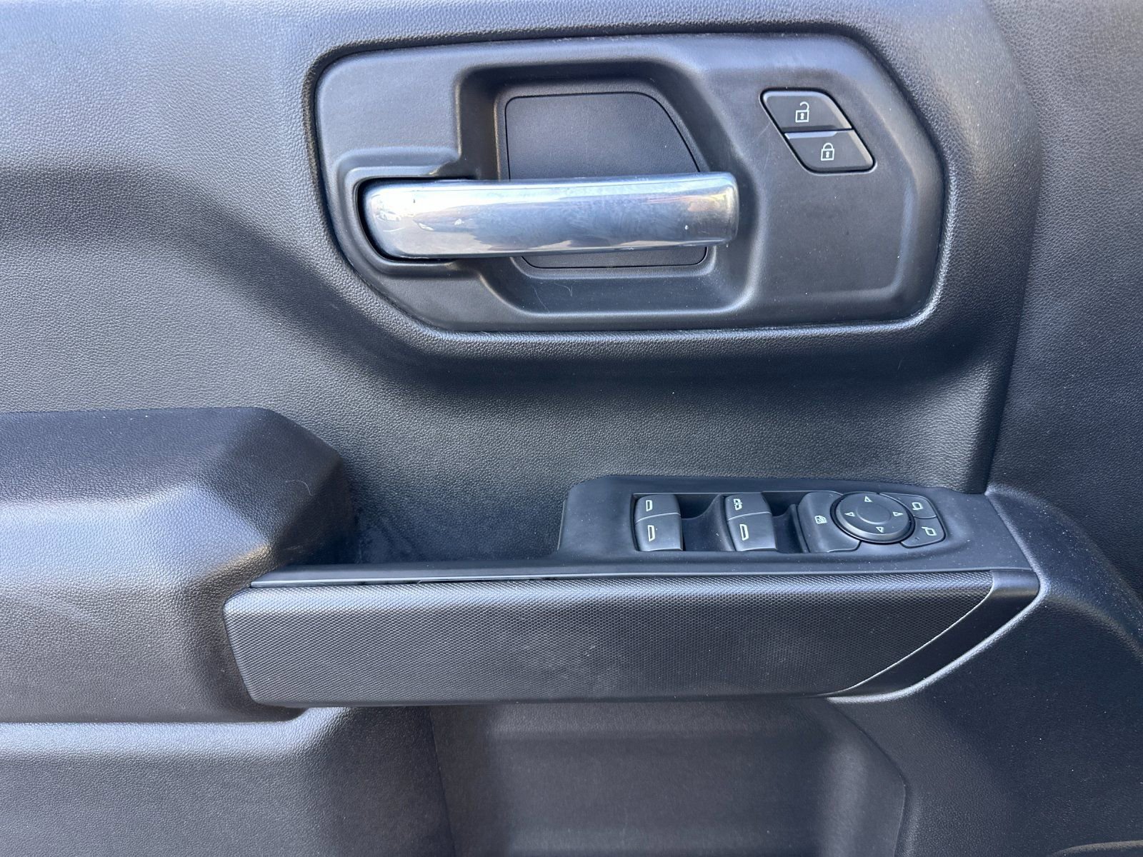 Used 2023 Chevrolet Silverado 1500 Custom w/ LPO, Dark Essentials Package RWD image 11