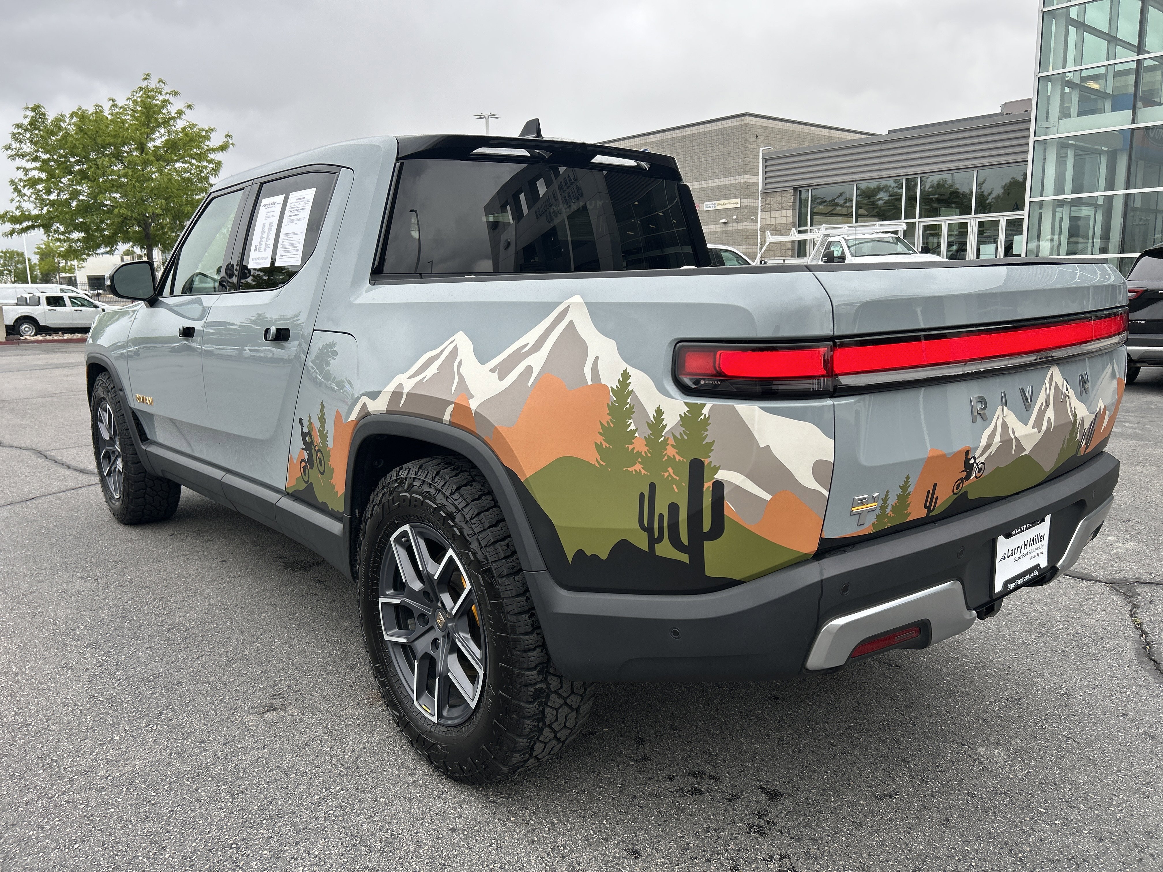 Used 2023 Rivian R1T Adventure AWD/4WD image 4