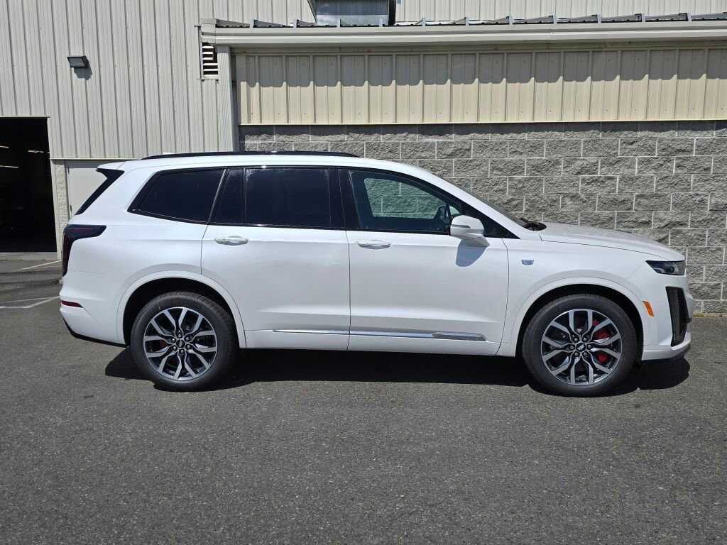 New 2025 Cadillac XT6 Sport image 9
