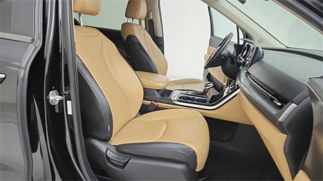 Used 2022 Kia Carnival LX image 29