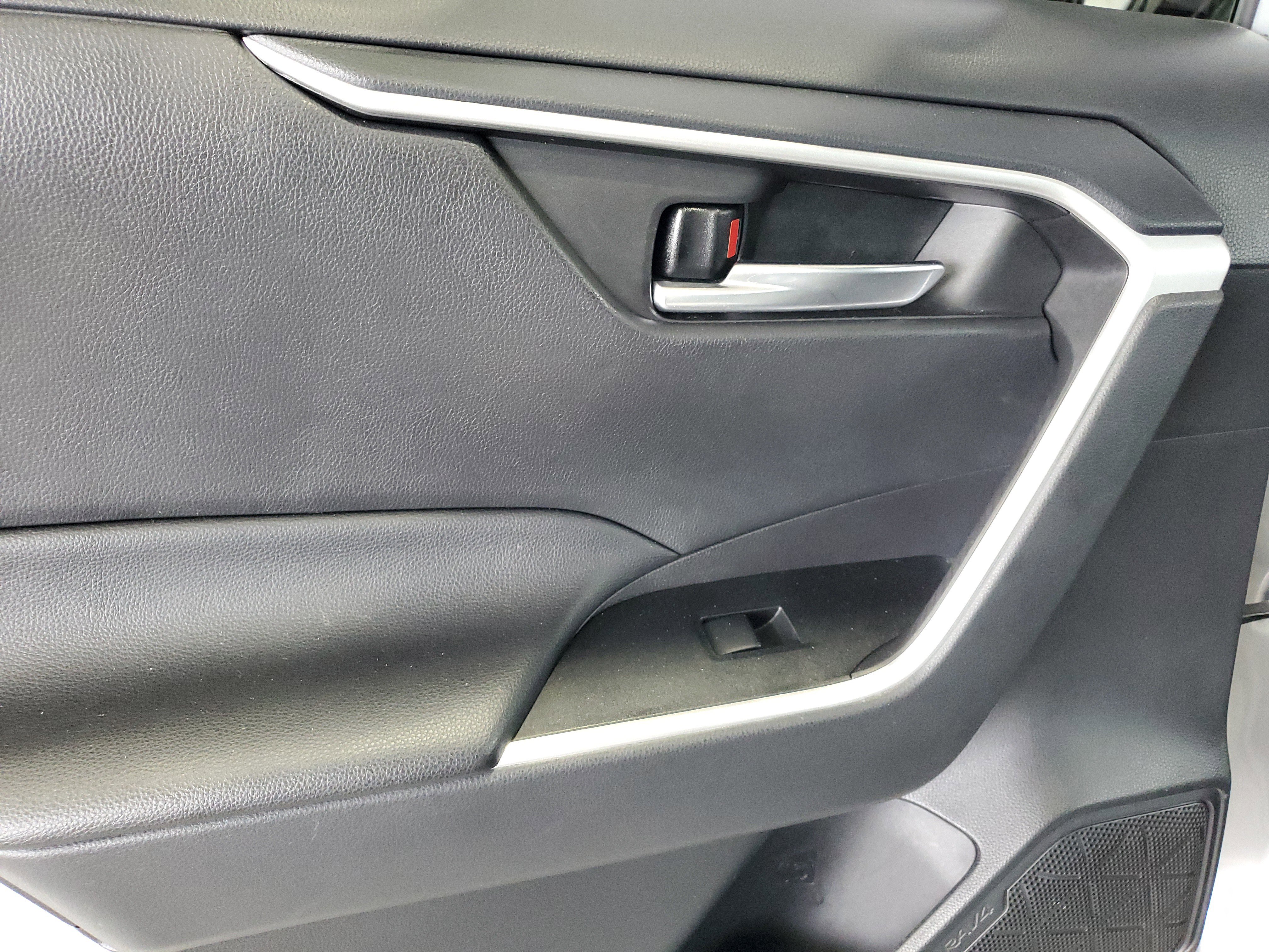 Used 2021 Toyota RAV4 XLE FWD image 13