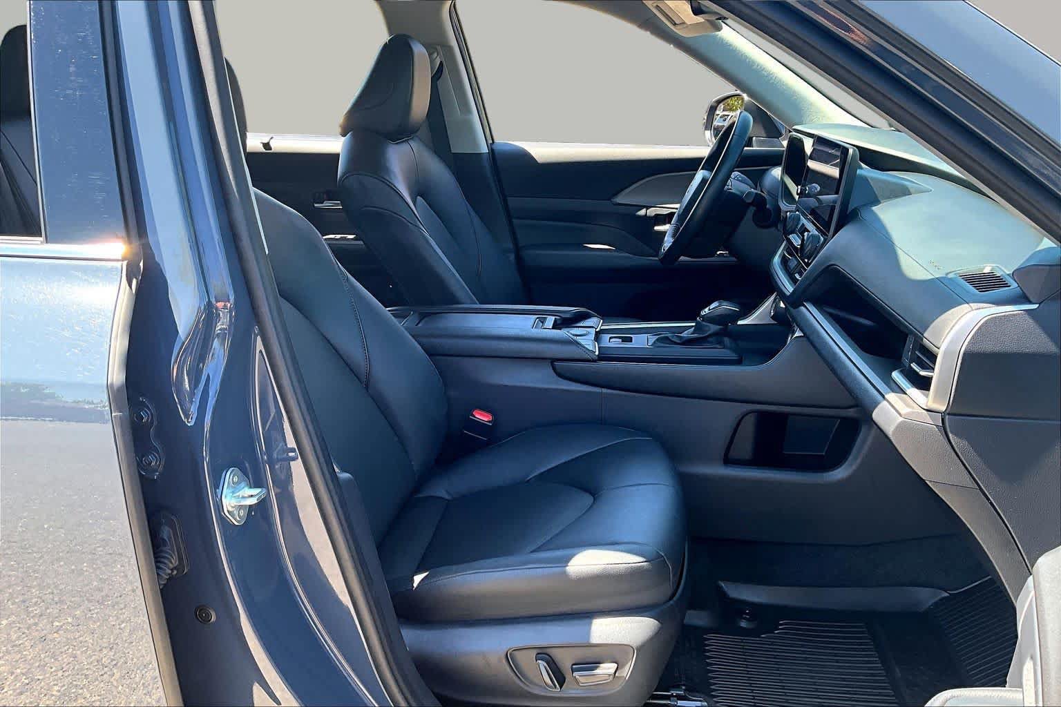 Certified 2024 Toyota Grand Highlander AWD image 8
