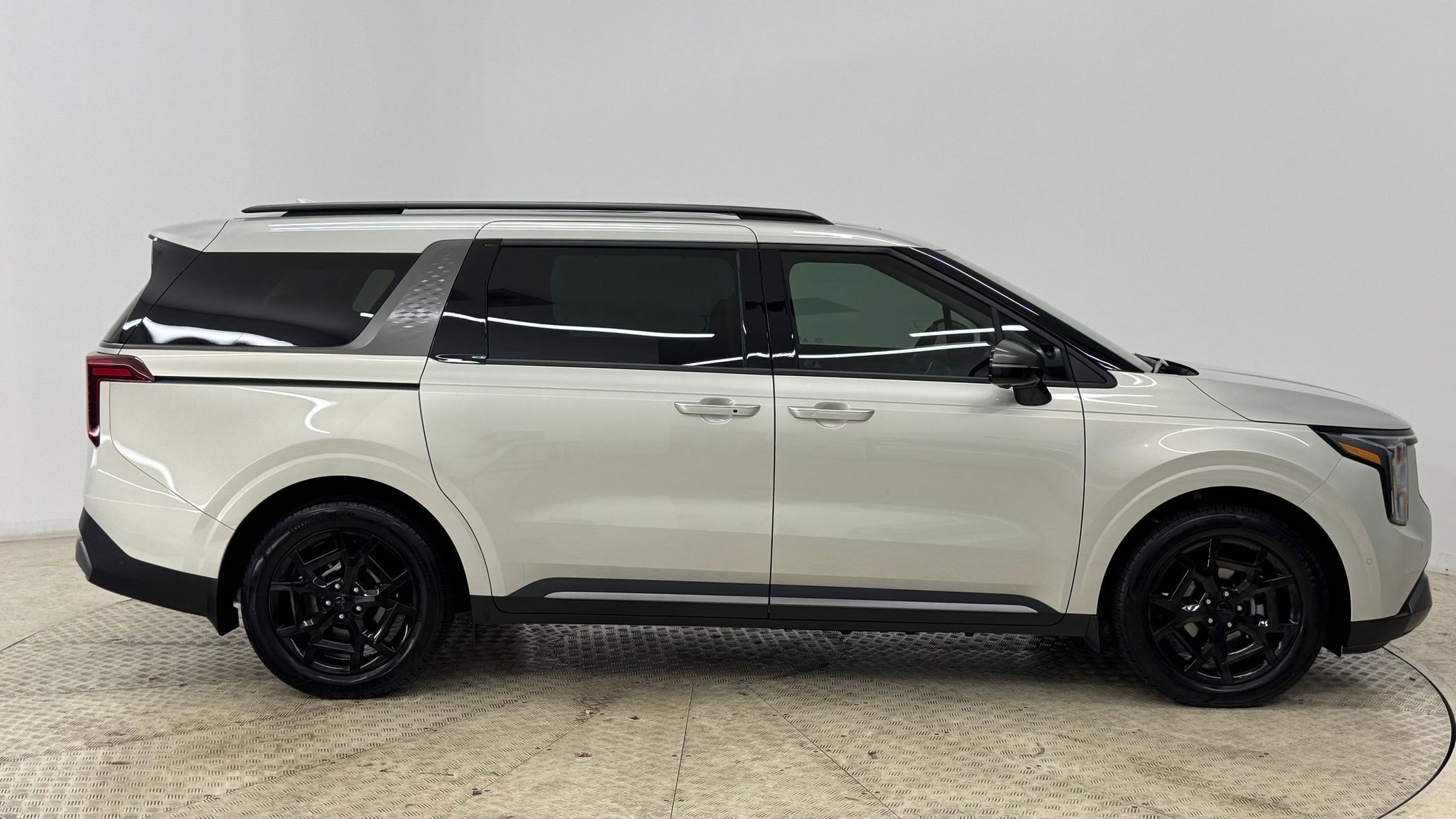 Used 2026 Kia Carnival SX Prestige image 8