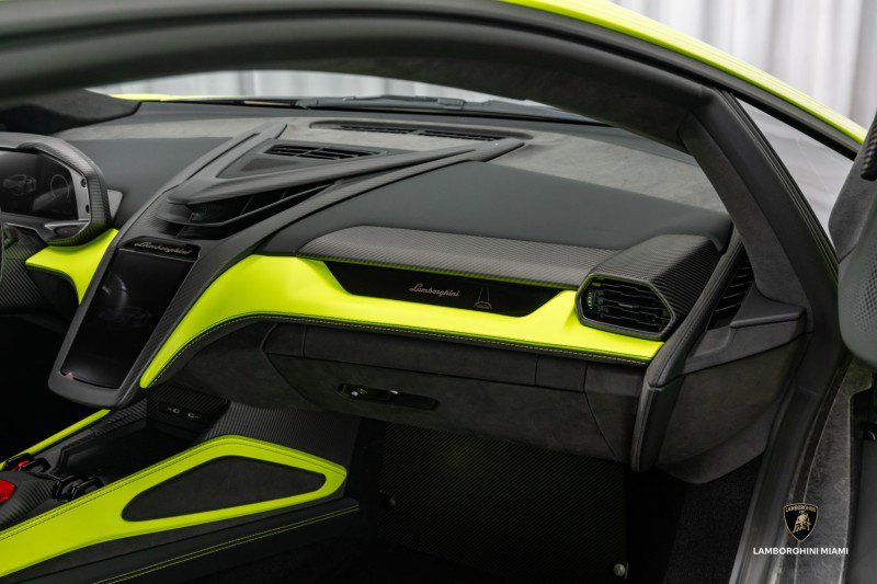 Used 2024 Lamborghini Revuelto image 57