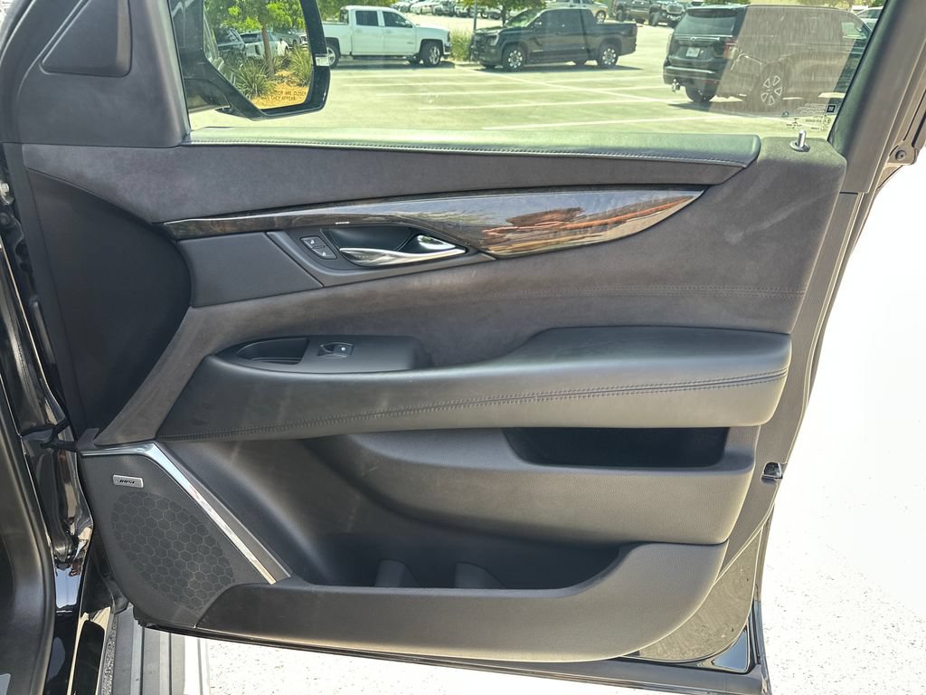 Used 2016 Cadillac Escalade ESV Platinum AWD/4WD image 39