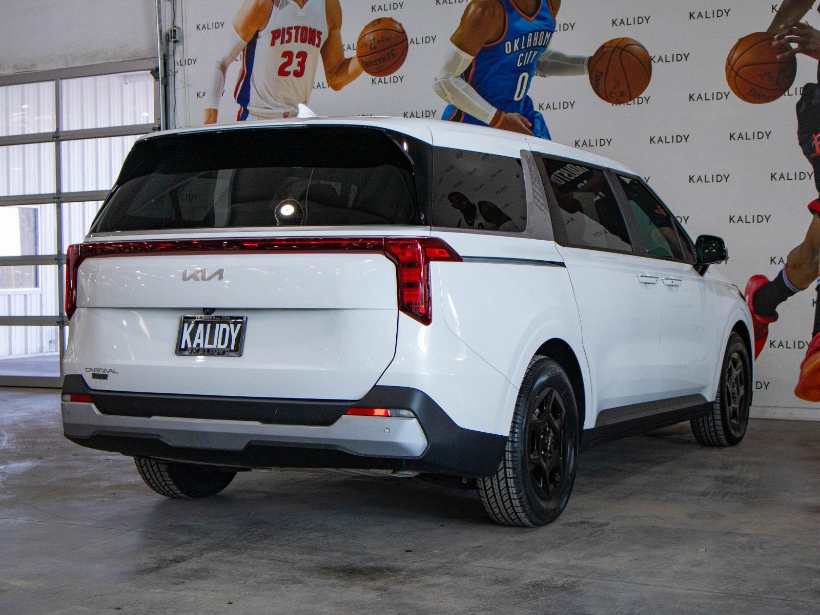 Used 2025 Kia Carnival image 25