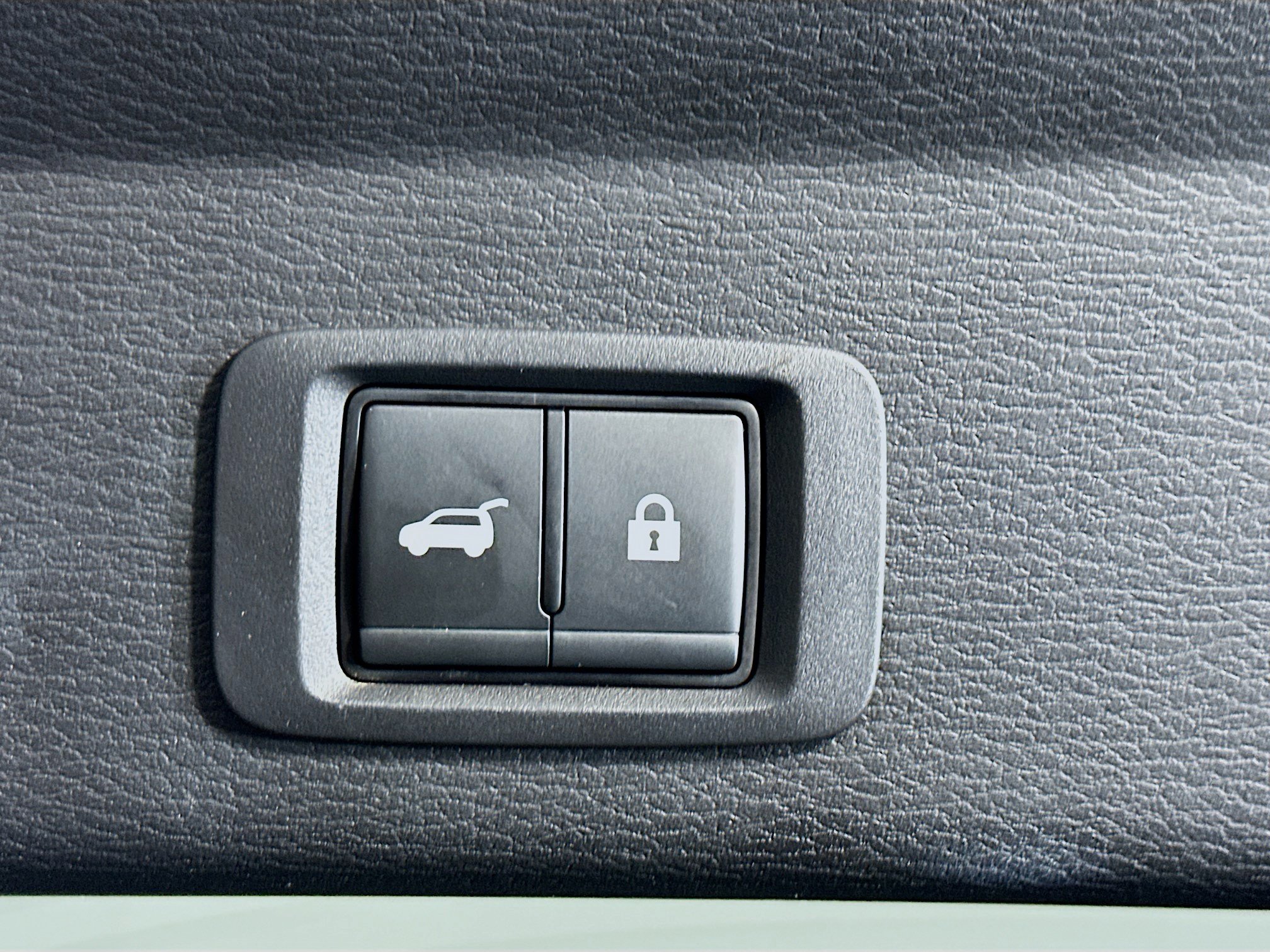 Used 2025 Mitsubishi Outlander SE FWD image 31
