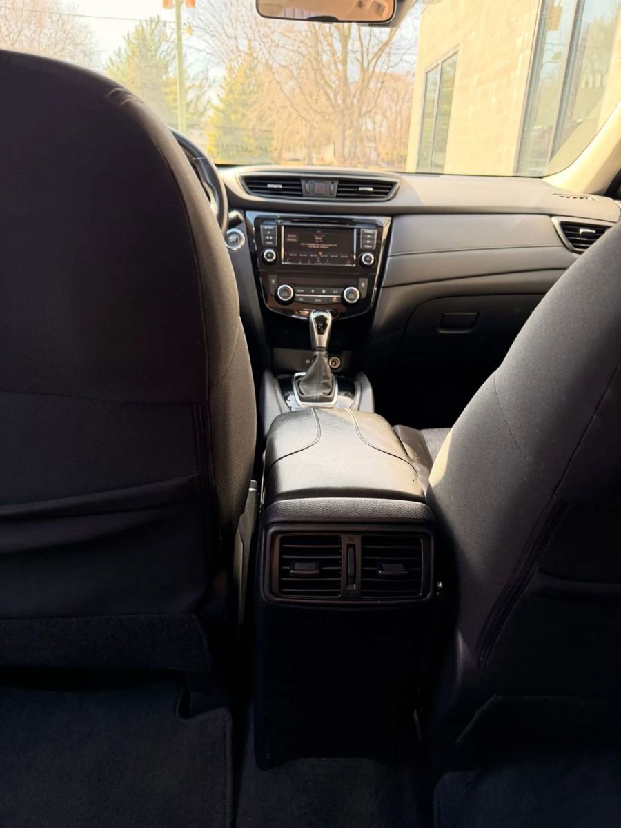 Used 2020 Nissan Rogue SV image 15