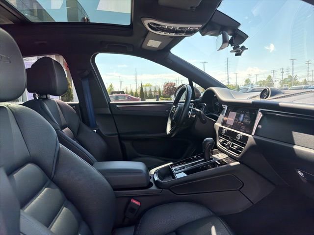 Used 2023 Porsche Macan GTS AWD/4WD image 30