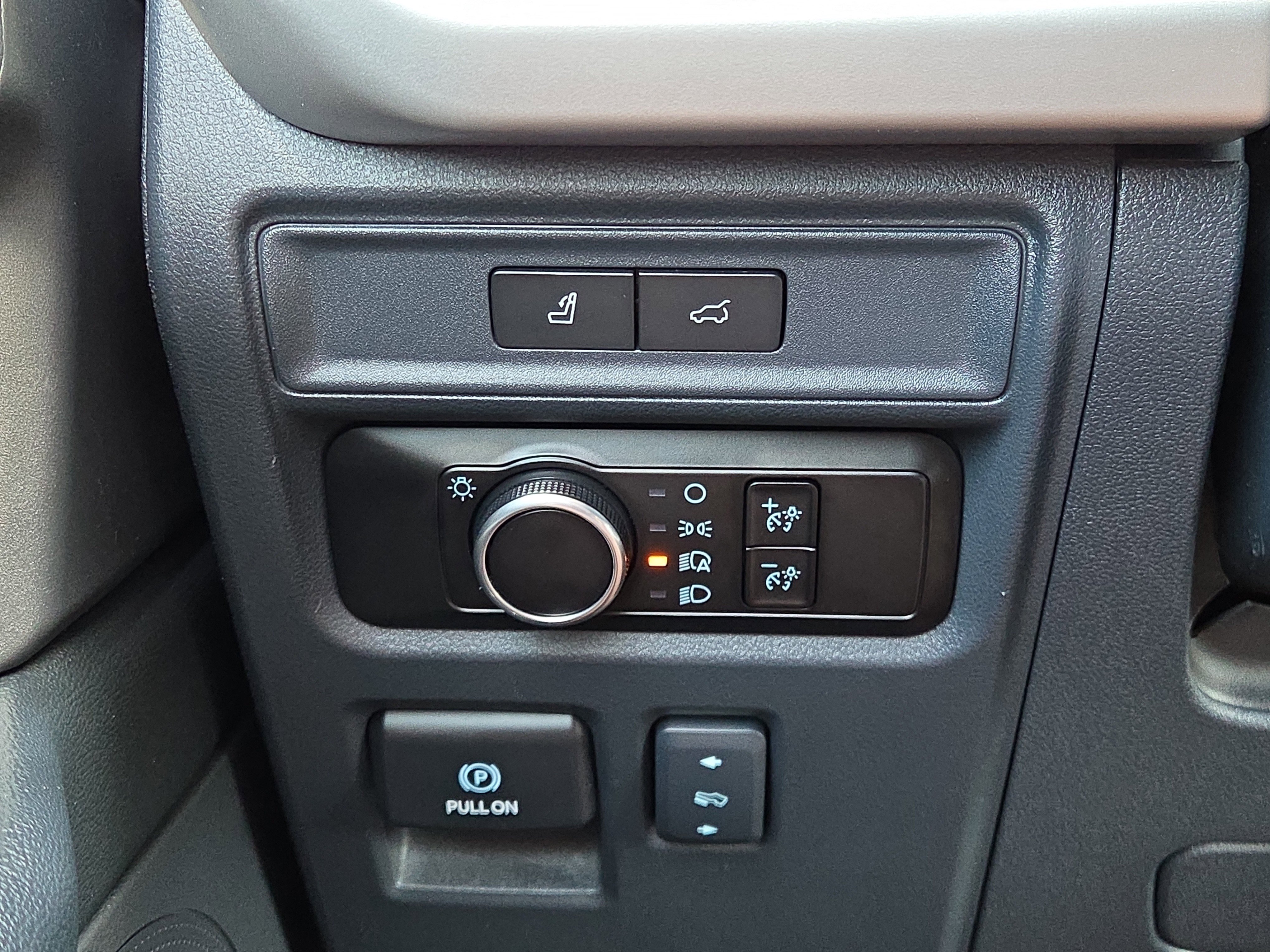 Used 2024 Ford Expedition XLT image 28