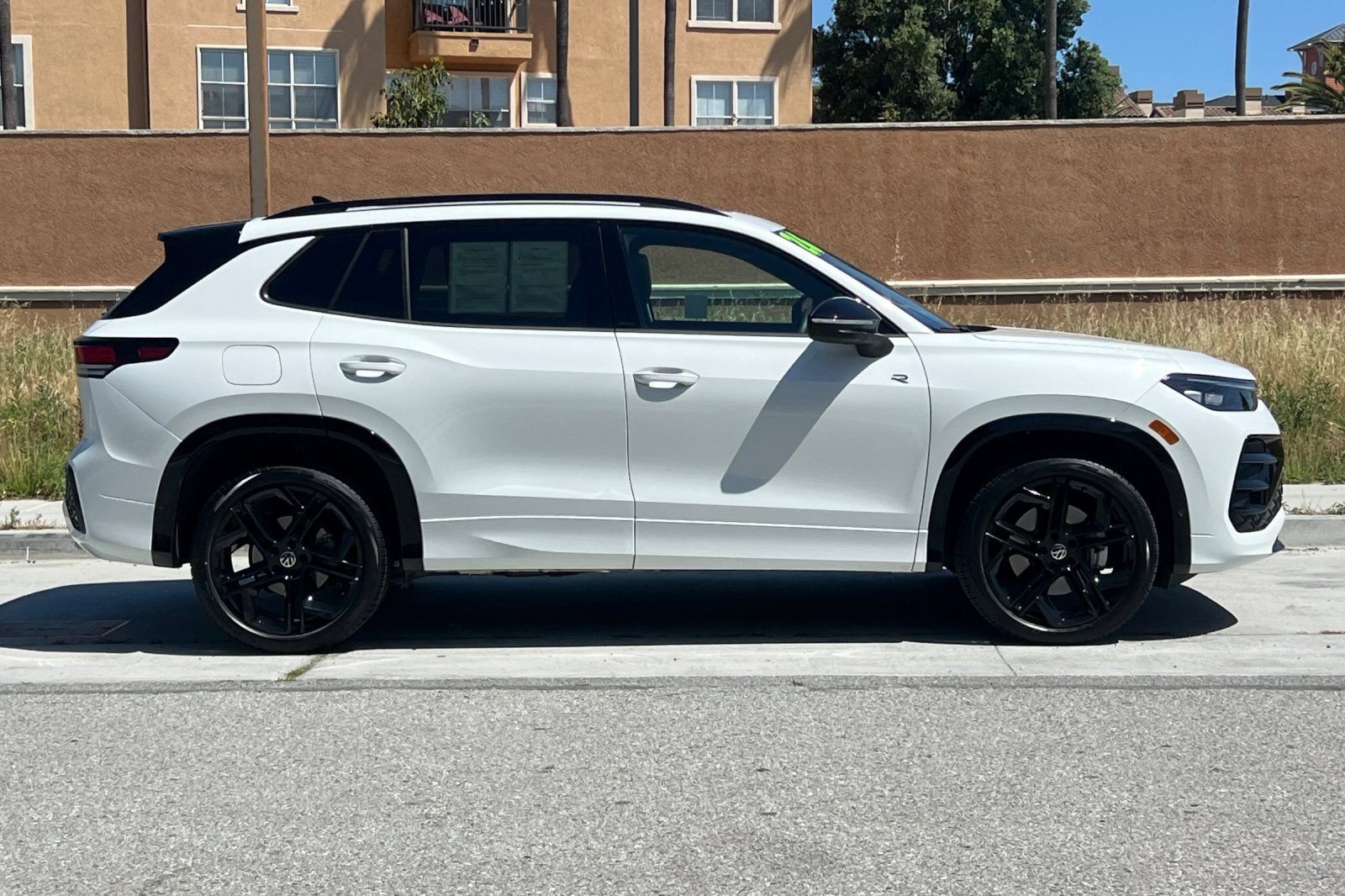 Certified 2026 Volkswagen Tiguan SE R-Line AWD/4WD image 3