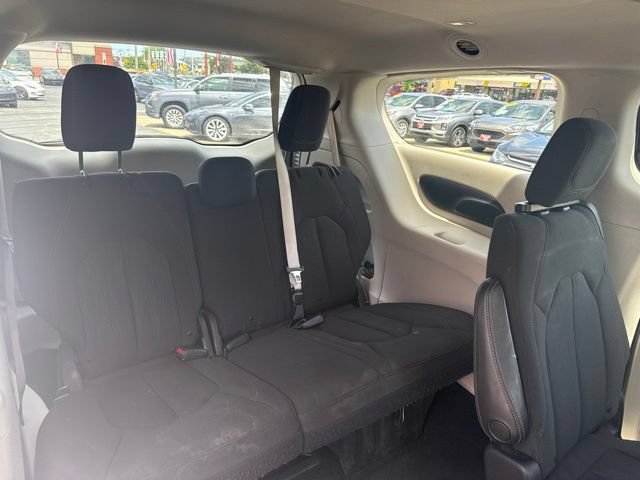 Used 2019 Chrysler Pacifica Touring Plus w/ Advanced Safetytec Group FWD image 21
