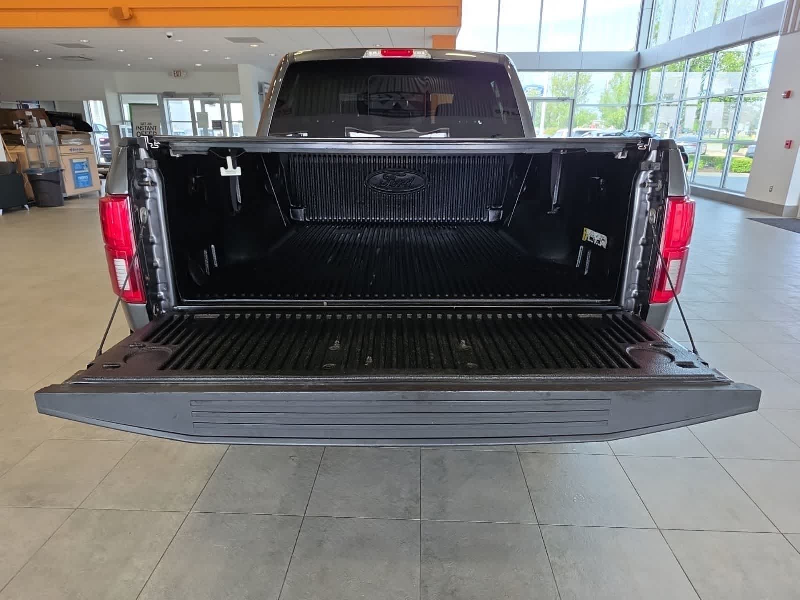 Used 2019 Ford F150 Lariat w/ Equipment Group 502A Luxury AWD/4WD image 13