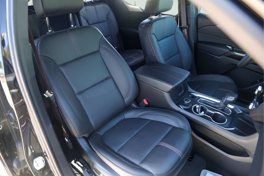 Used 2023 Chevrolet Traverse RS FWD image 33