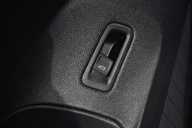 New 2026 Volkswagen Atlas Cross Sport SE image 9