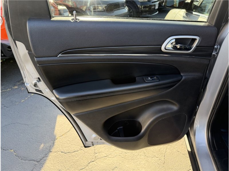 Used 2020 Jeep Grand Cherokee Limited w/ Luxury Group II image 20