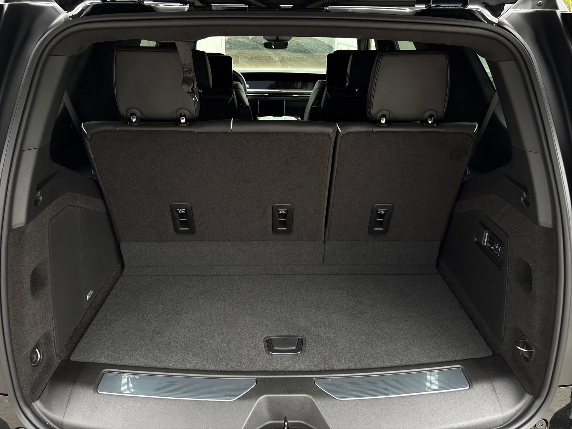 New 2026 Cadillac Escalade Platinum Sport w/ LPO, ONYX Package image 11