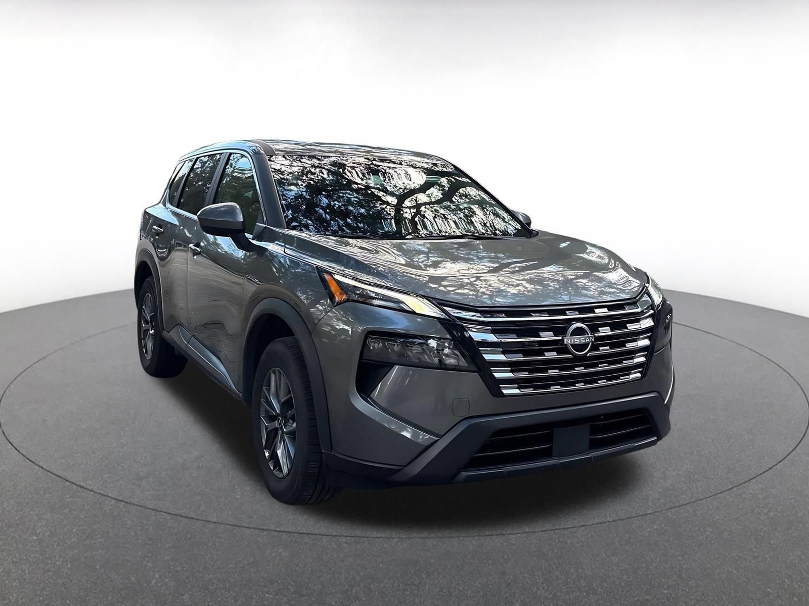 Used 2026 Nissan Rogue SV AWD/4WD image 2