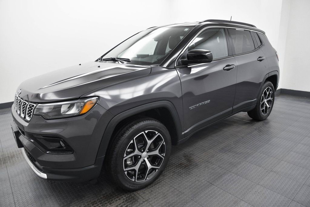 Used 2024 Jeep Compass Limited image 3