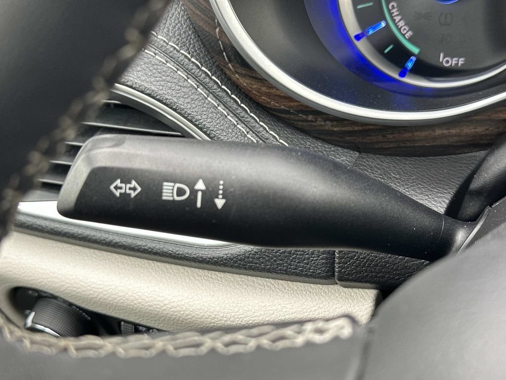 Used 2023 Chrysler Pacifica Limited FWD image 27
