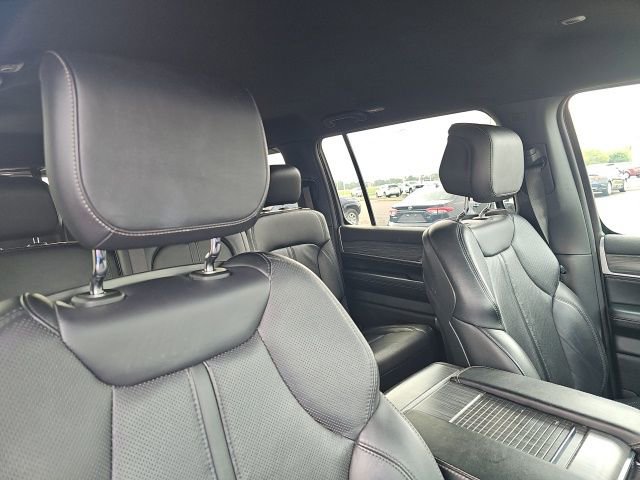 Used 2024 Jeep Wagoneer Series II w/ Flexible Seating Group image 32