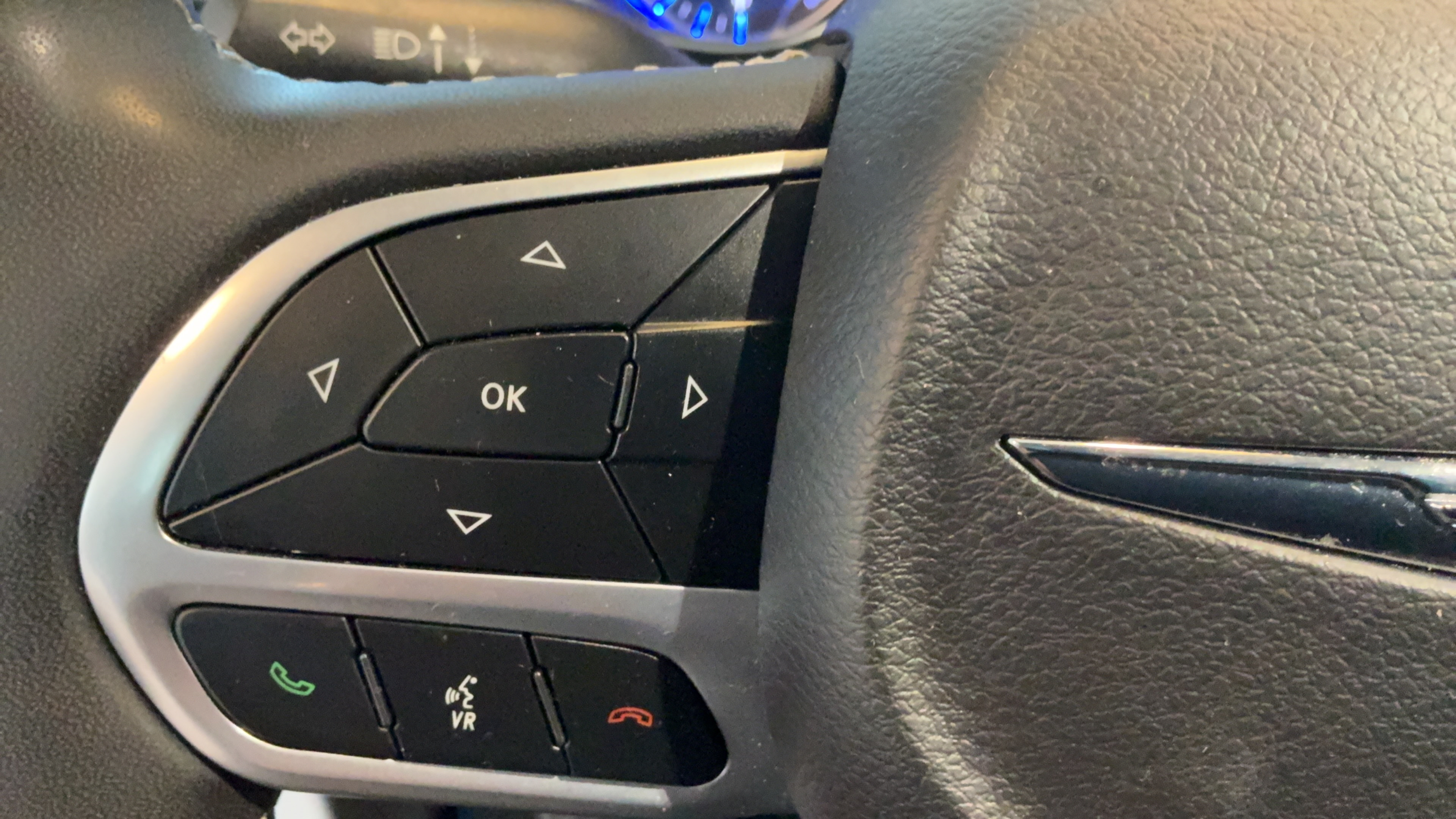Used 2024 Chrysler Pacifica Touring-L FWD image 17