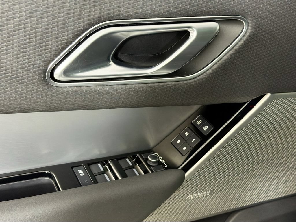Used 2022 Land Rover Range Rover Velar R-Dynamic S AWD/4WD image 18