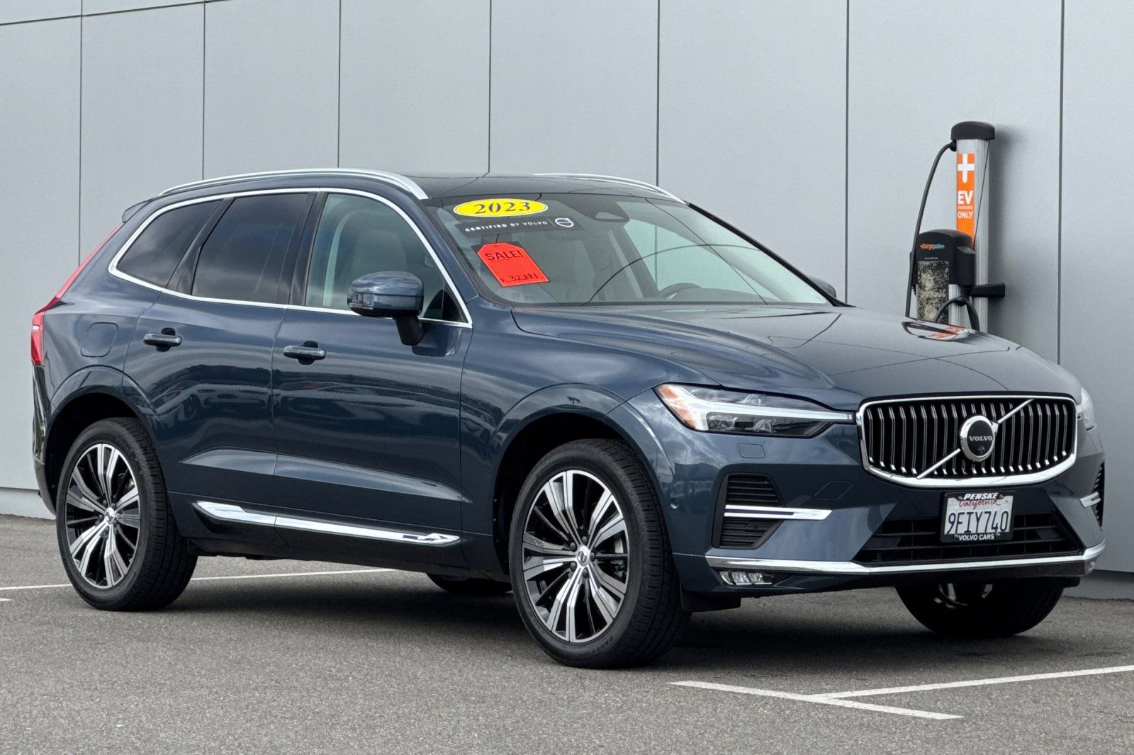 Used 2023 Volvo XC60 B5 Plus image 7