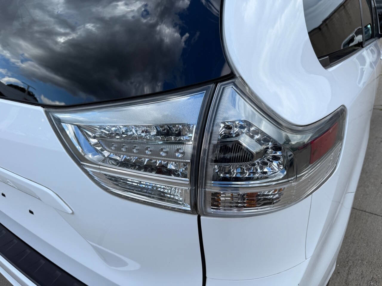 Used 2017 Toyota Sienna SE Premium image 20
