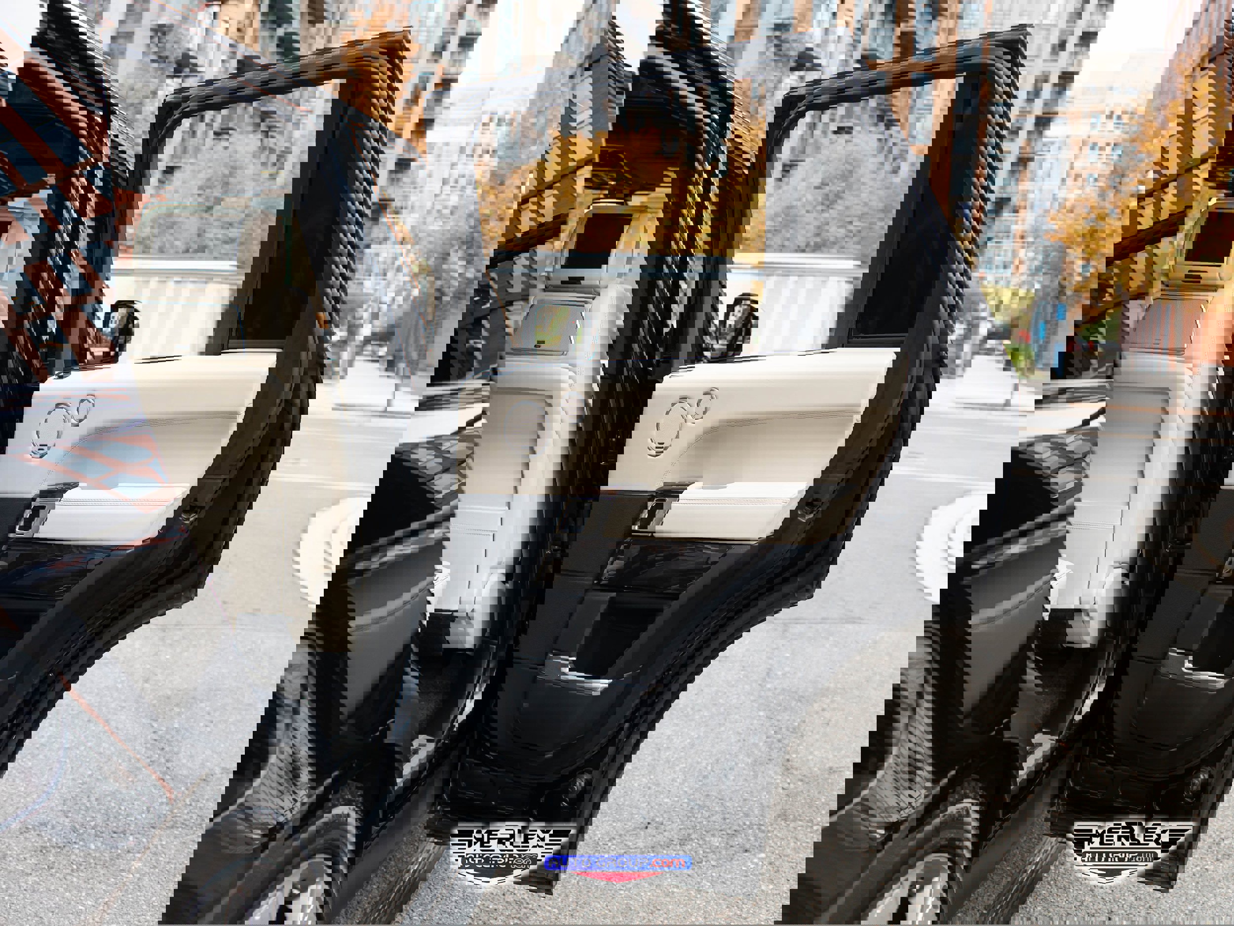 Used 2016 Land Rover Range Rover Autobiography image 48