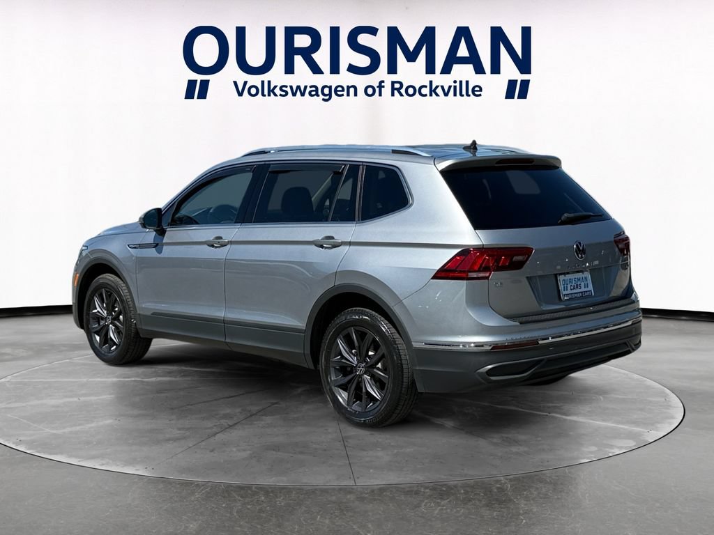 Used 2022 Volkswagen Tiguan SE w/ Panoramic Sunroof Package AWD/4WD image 2