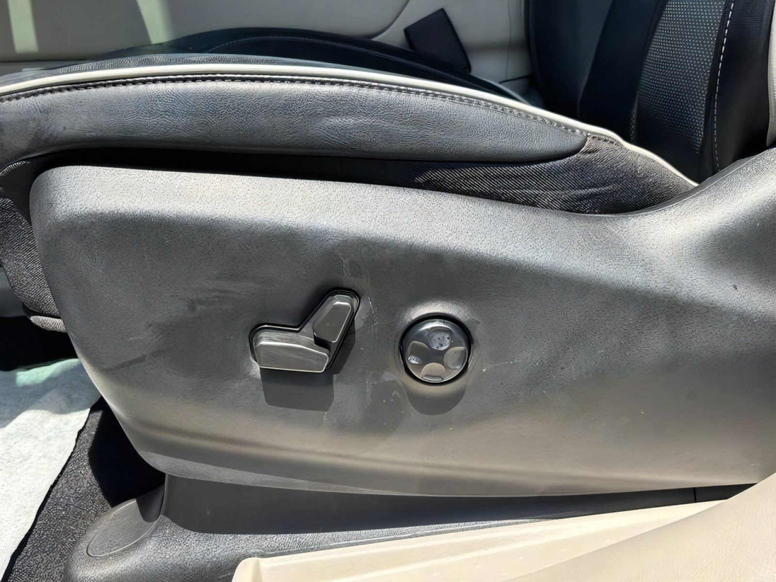 Used 2022 Chrysler Pacifica Limited w/ Uconnect Theater Family Group AWD/4WD image 26